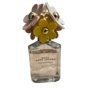 Marc Jacobs Daisy Eau So Fresh with Floral Cap